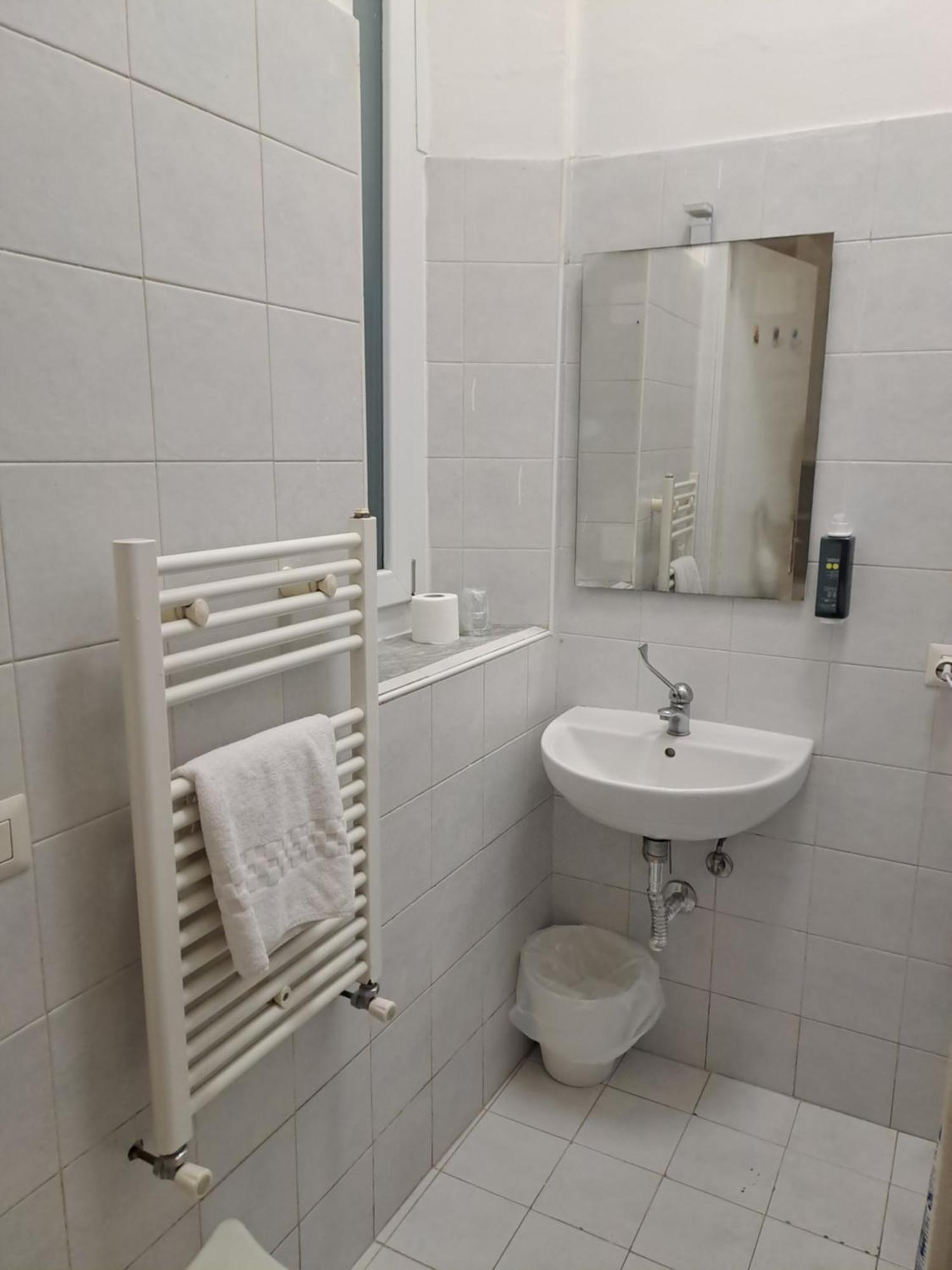 Giappone Inn Flat Livorno Luaran gambar